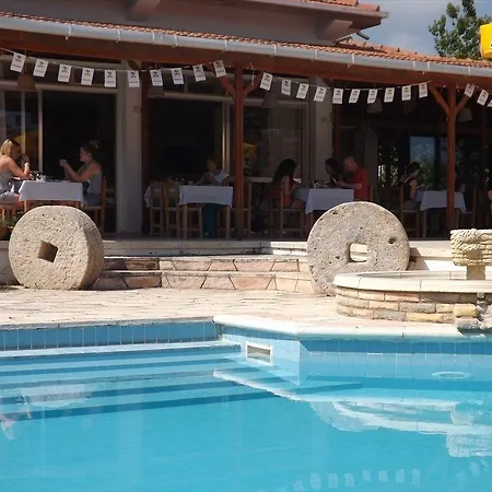 Paradise 3*